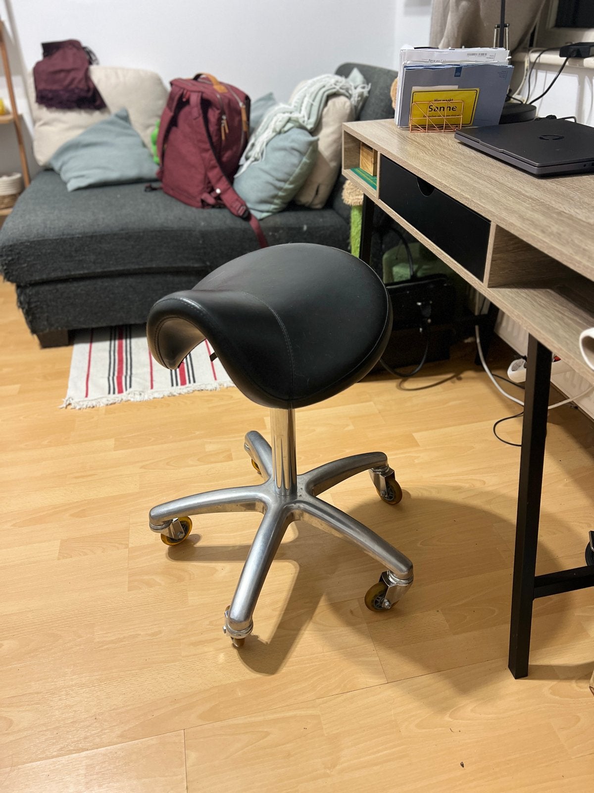 Zwarte ergonomische zadelkruk op wielen, Gebruikt, Zwart, Ophalen of Verzenden, Bureaukruk
