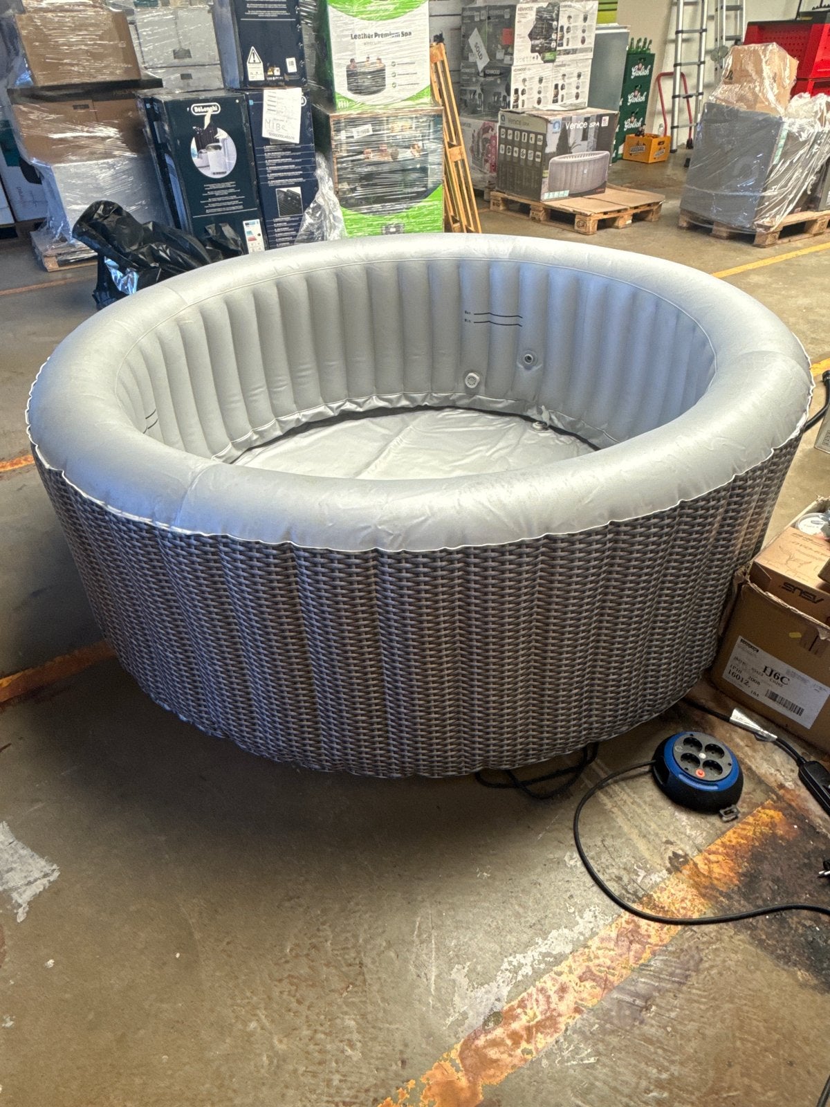 Avenli Venice SPA Opblaasbare Jacuzzi - Zo goed als nieuw, Opblaasbaar, Zo goed als nieuw, Avenli, Afdekzeil