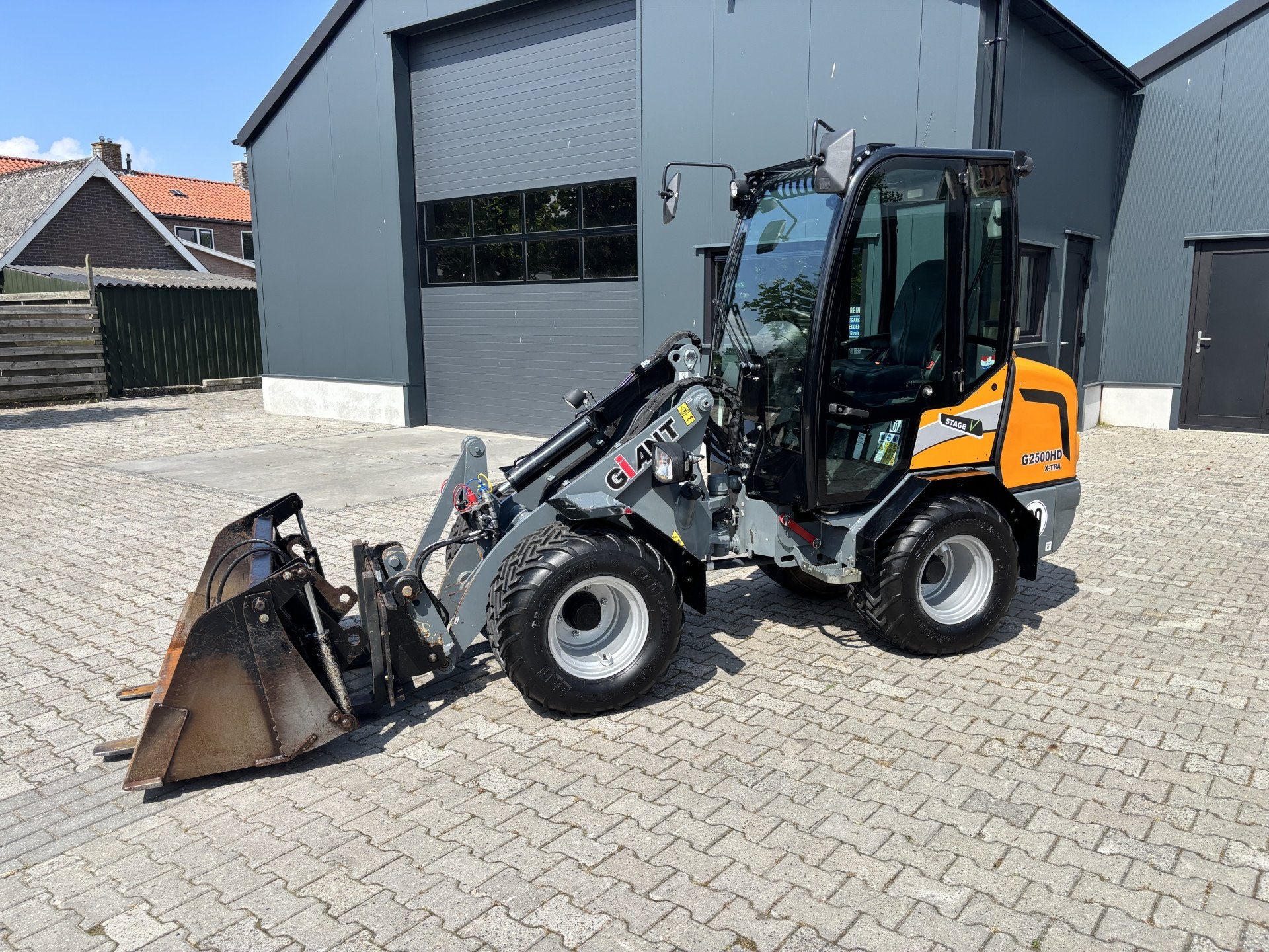 Giant G2500 HD X-TRA. Bak en Lepels, Vol cabine, 208 uur., De Jong Auto & Machines, Roelofdejong@freeler.nl, Opper Haudmare 32
9241HR  WIJNJEWOUDE, NL