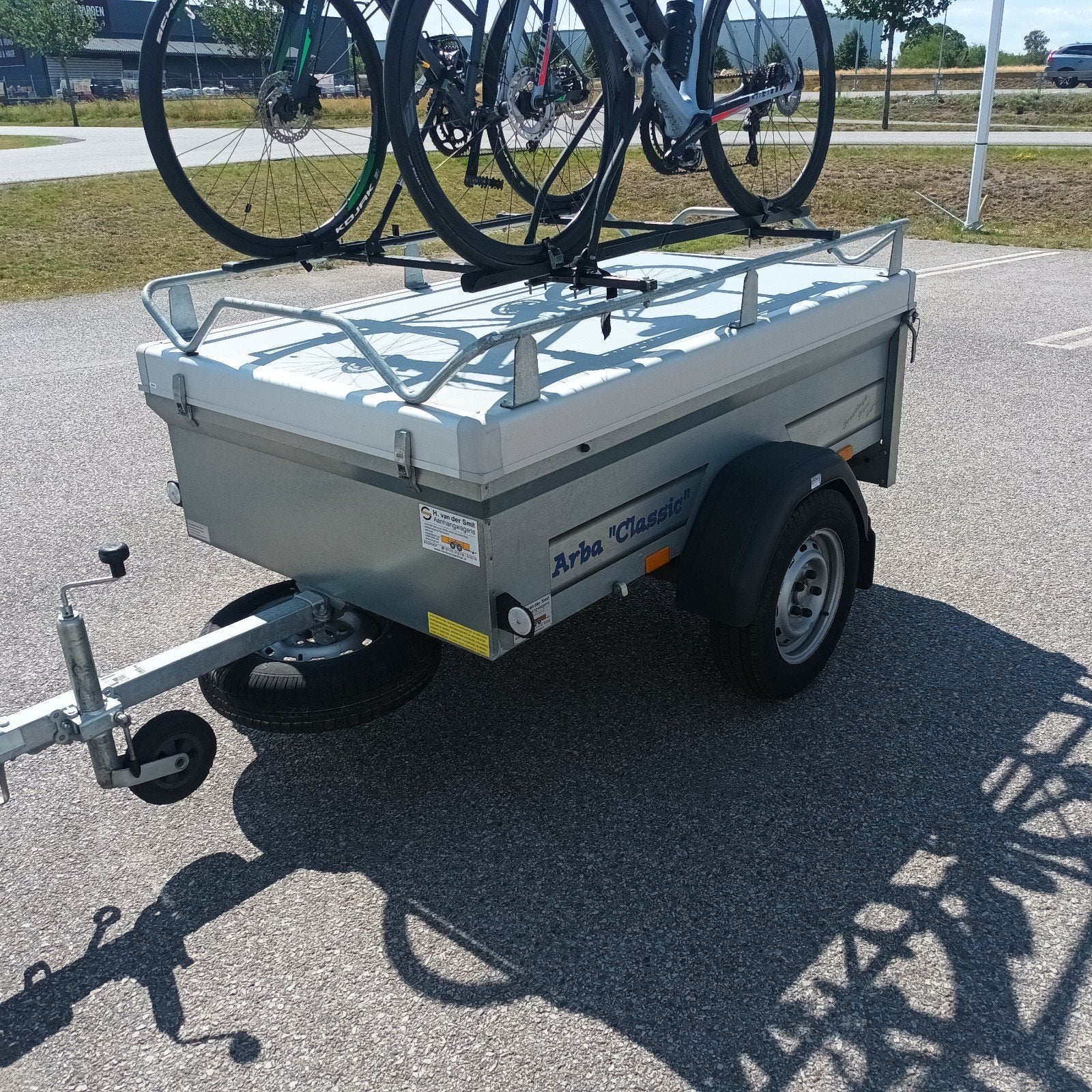 Saris Arba Classic aanhanger met fietsdragers en sloten, Auto diversen, Aanhangers en Bagagewagens, Ophalen of Verzenden, Gebruikt