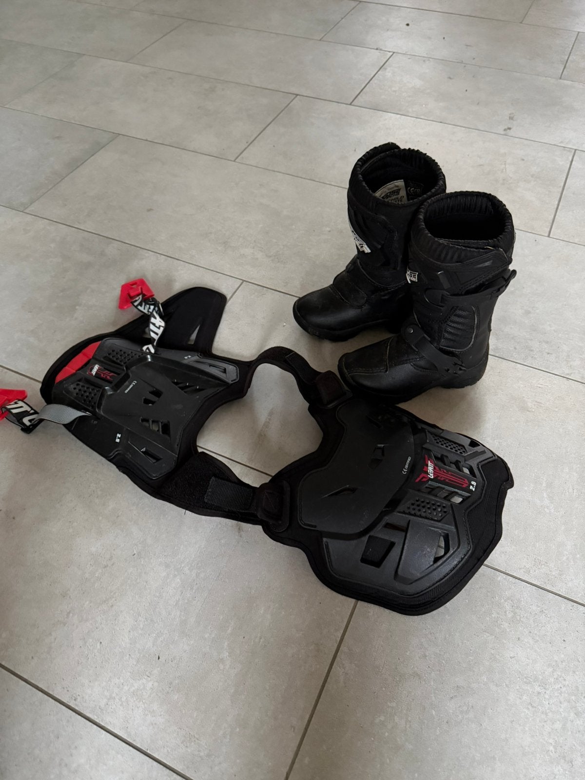 Crosslaarzen kind pw50 bodyprotector, Ophalen of Verzenden, Zo goed als nieuw, Staal, Minder dan 16 inch