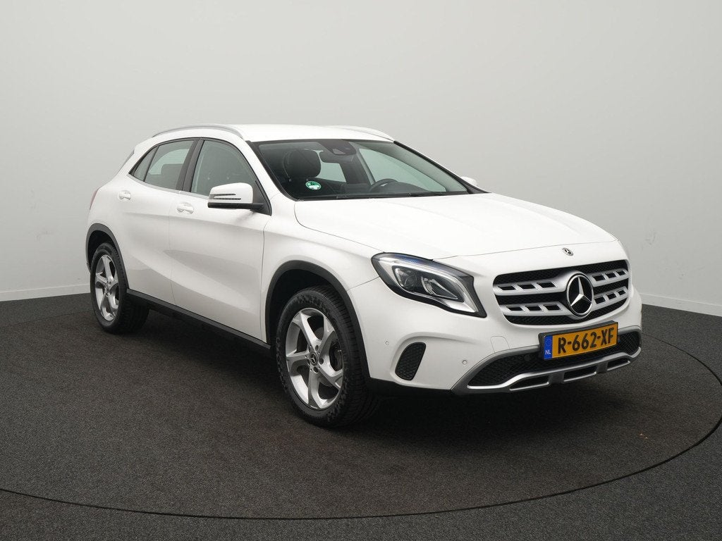 Mercedes-Benz GLA 180 Premium Plus - RIJKLAARPRIJS - Automaa, Auto's, Mercedes-Benz, 12 maanden, Gebruikt, 1335 kg, SUV of Terreinwagen