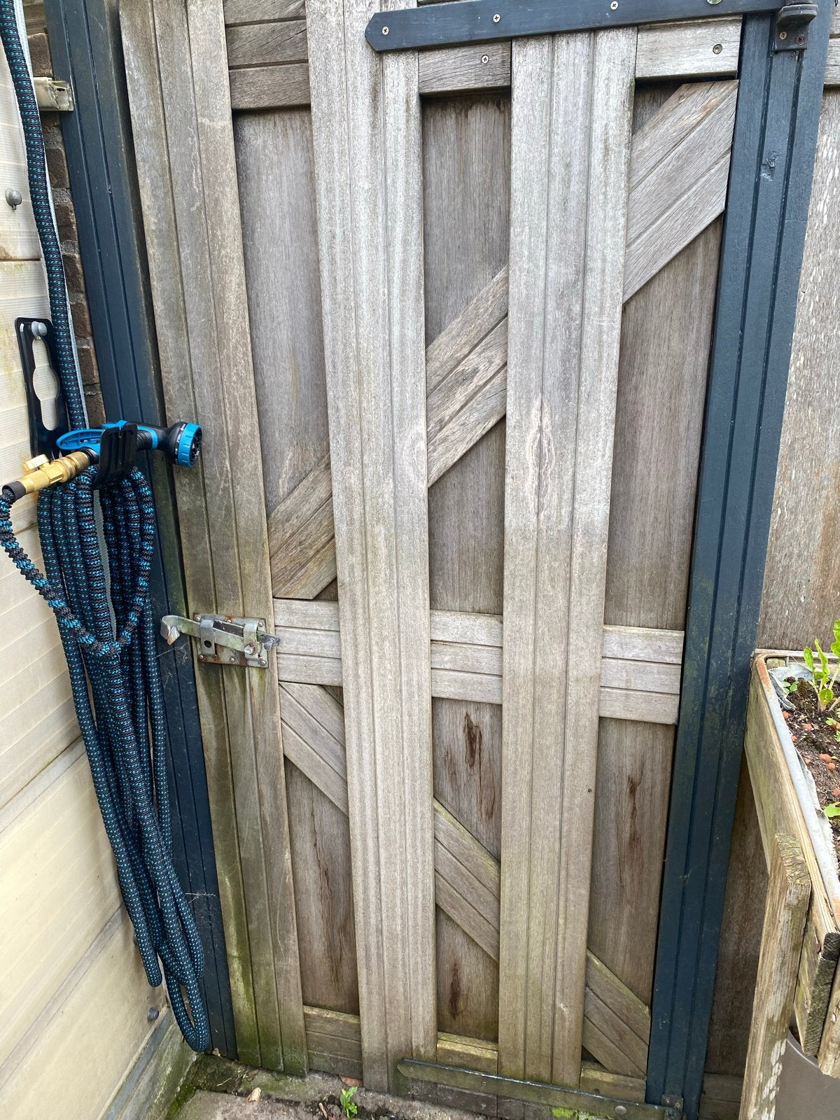 Complete hardhouten schutting met poort en palen, Ophalen, 6 meter of meer, Hout, 1 tot 2 meter