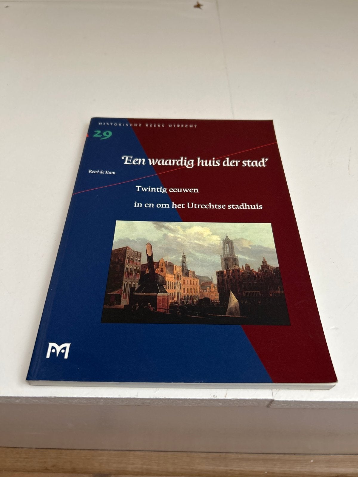 Een waardig huis der stad - Utrechtse stadhuis, Ophalen of Verzenden, 20e eeuw of later, Zo goed als nieuw