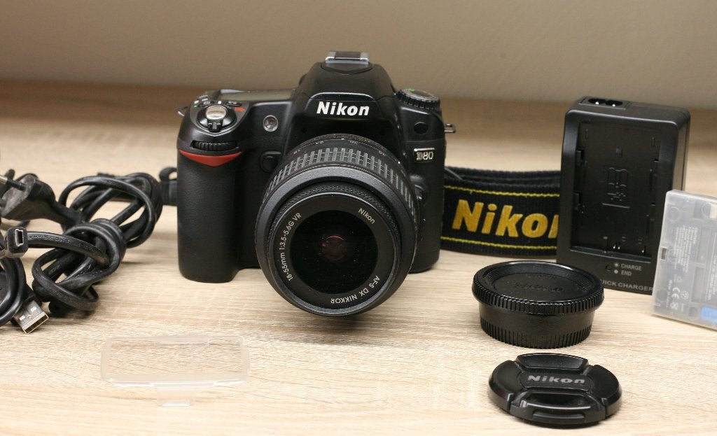 Nikon D80 met 18-55 VR objectief. minder dan 7510 clicks!!, Audio, Tv en Foto, Fotocamera's Digitaal, Screenprotector, Spiegelreflex