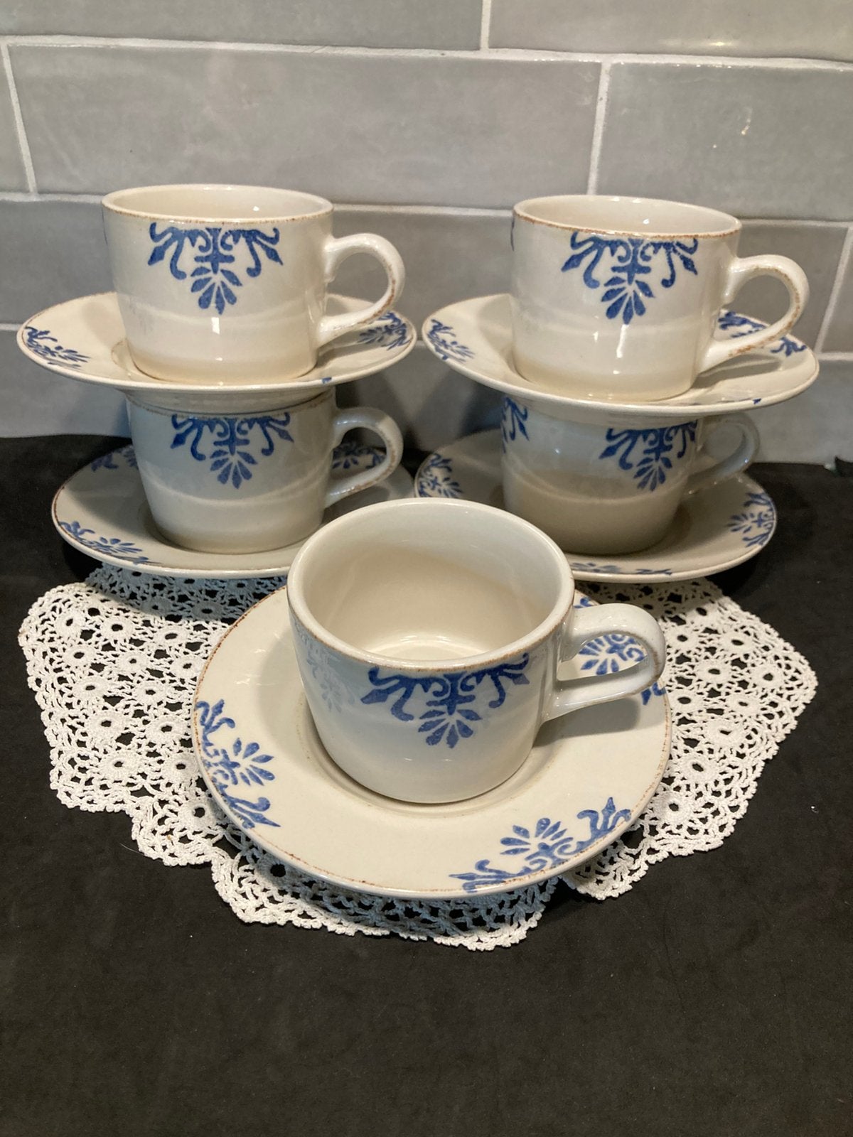 Kop en schotel met blauw motiefje (040326), Ophalen of Verzenden, Zo goed als nieuw, Overige stijlen, Kop(pen) en/of Schotel(s)