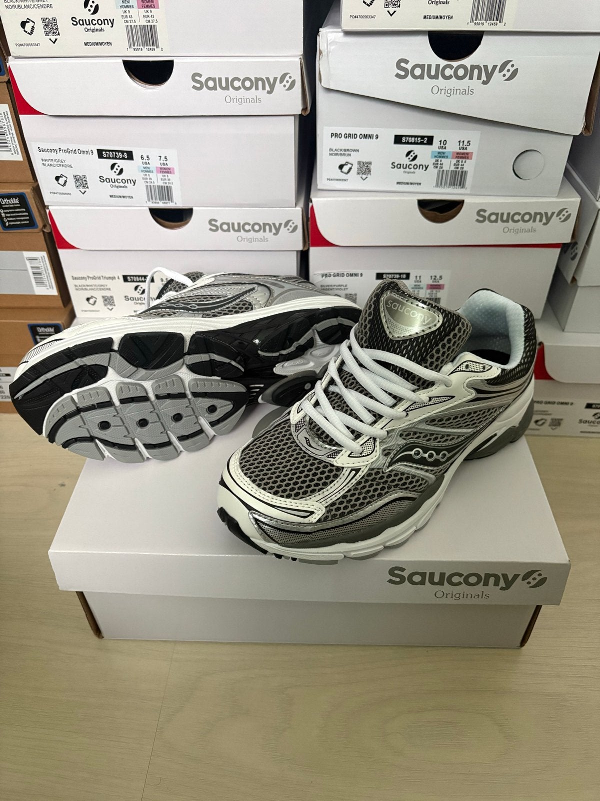 Saucony Hardloopschoenen Zilver/Grijs (diverse maten), Sport en Fitness, Loopsport en Atletiek, Hardloopschoenen, Nieuw, Hardlopen