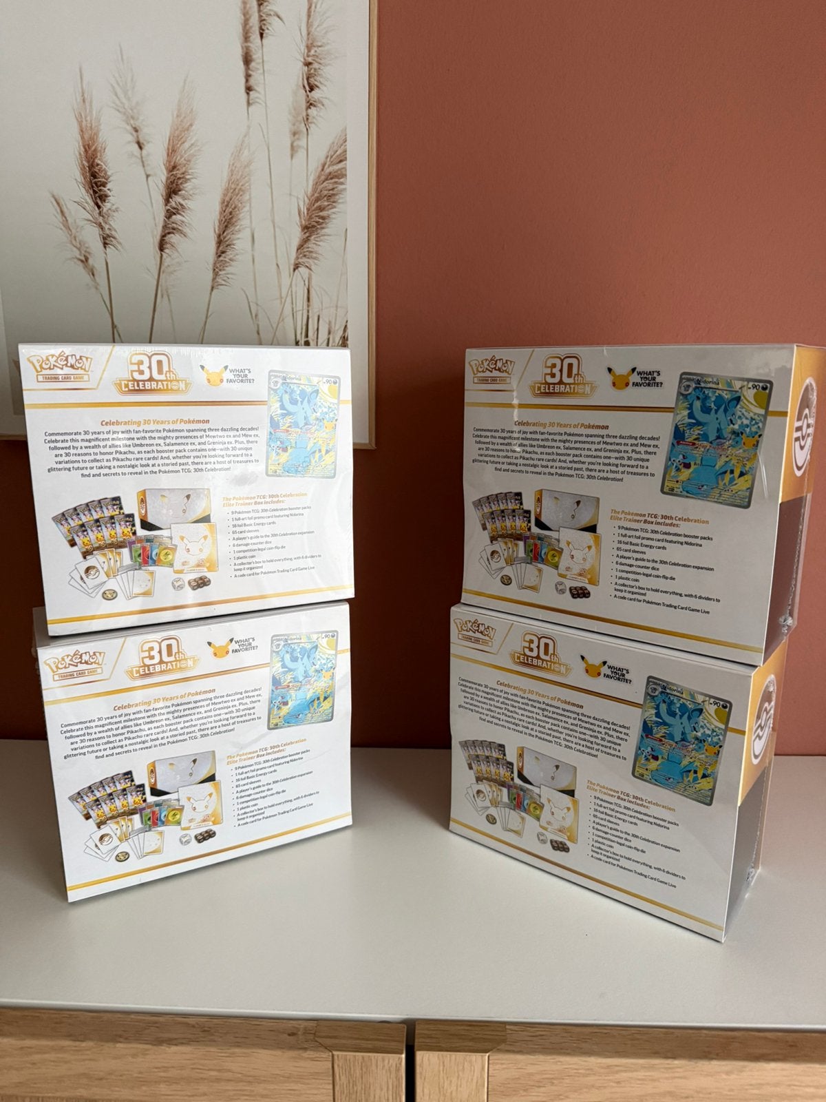 Foto 2 van 30th anniversary pokemon etb