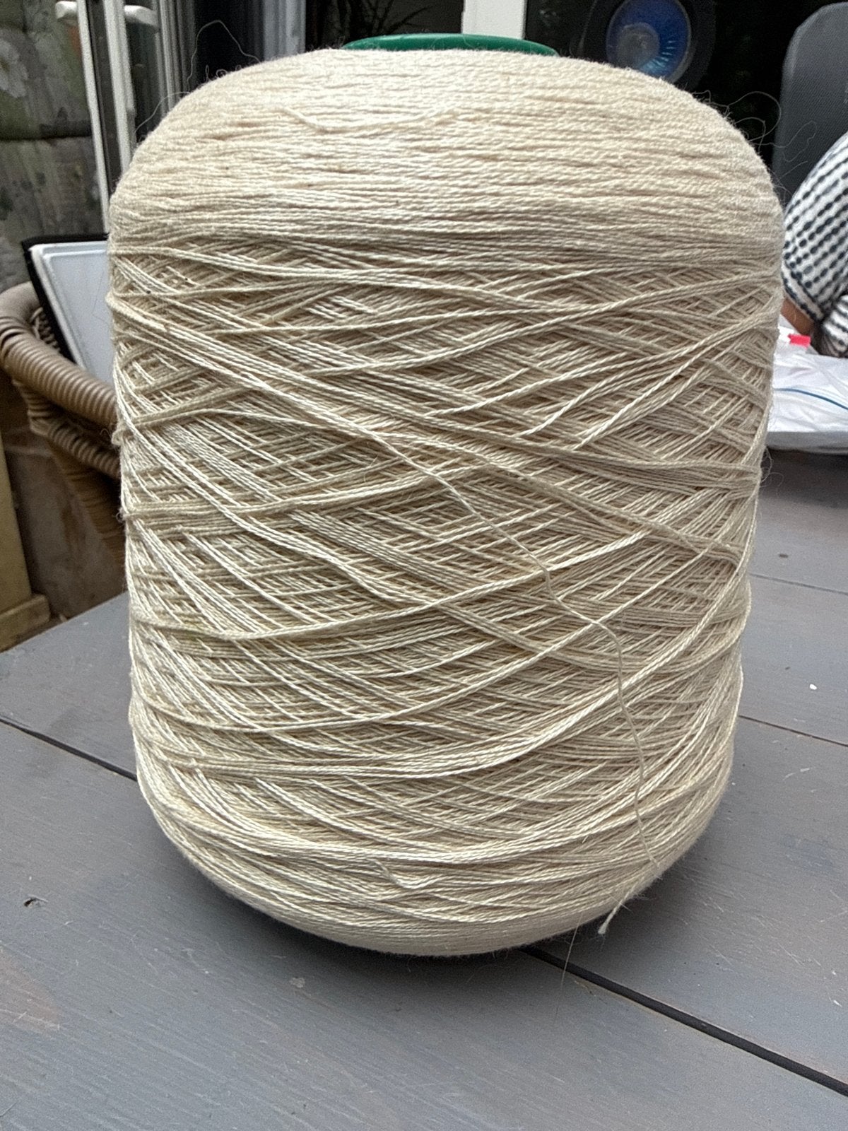 Grote spoel garen - Crèmekleurig naaien haken borduren, Ophalen of Verzenden, Zo goed als nieuw, Garen of Naald(en)