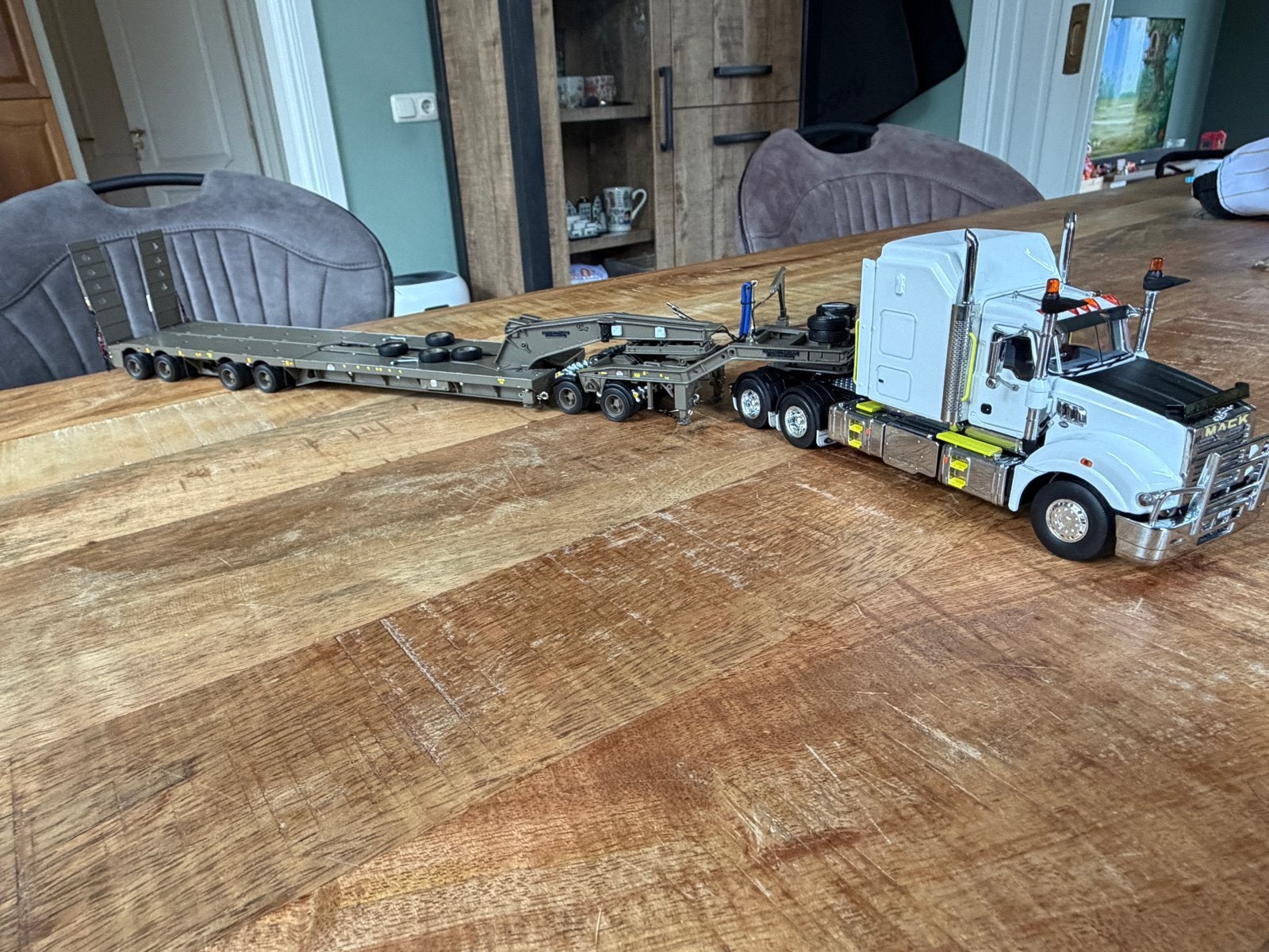 Drake Mack Truck & Trailer 1:50 Leger Uitvoering, Hobby en Vrije tijd, Modelauto's | 1:50, Ophalen of Verzenden, Zo goed als nieuw
