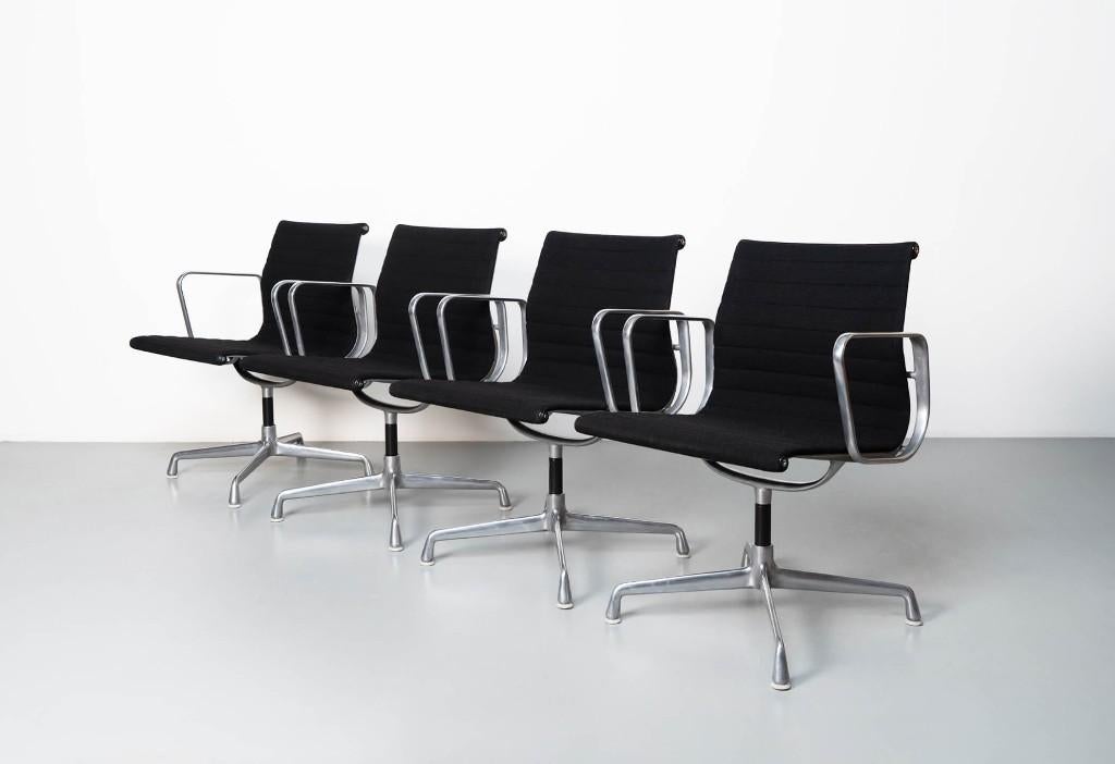 Vintage Charles & Ray Eames (EA 108) stoelen, set van 4, Ophalen, Gebruikt, Zwart, Stof