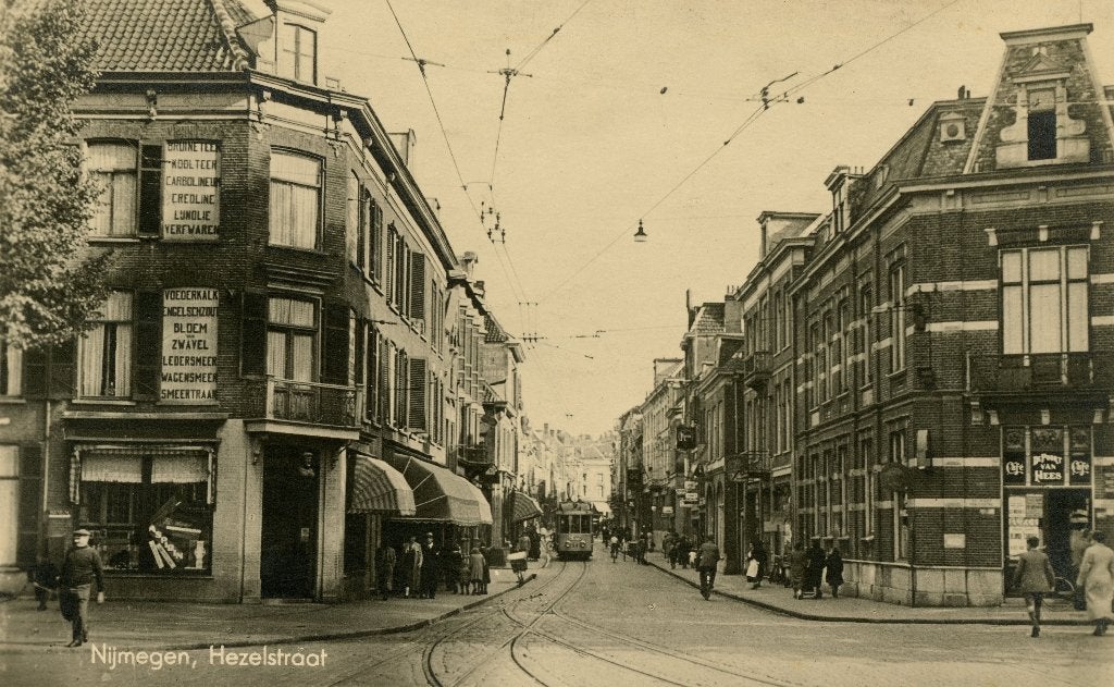 Fotokaart Nijmegen Hezelstraat Tram Café Poort van Hees, Verzamelen, Verzenden, 1920 tot 1940, Ongelopen, Gelderland