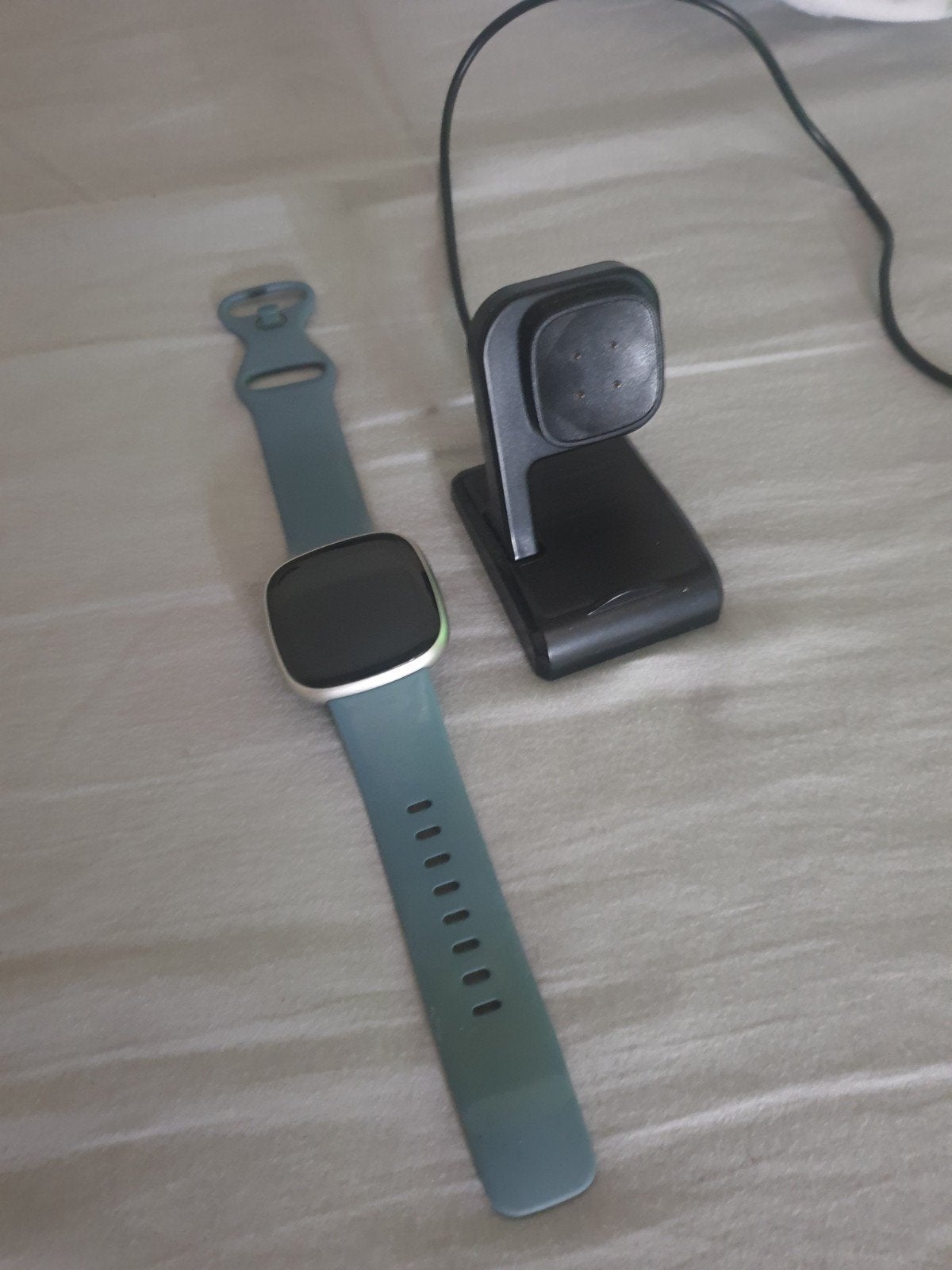 Fitbit Versa 4 - Zo goed als nieuw, Google Fitbit, Ophalen of Verzenden, Zo goed als nieuw, Grijs