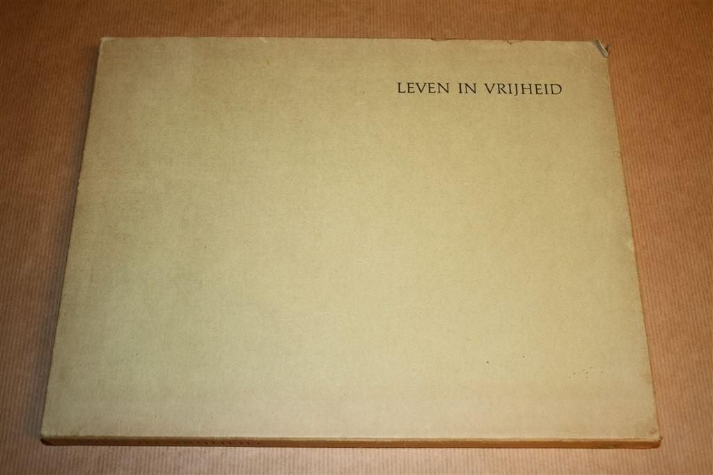 Leven in Vrijheid. F.F. Hazelhoff., Ophalen of Verzenden, Zo goed als nieuw, Vogels