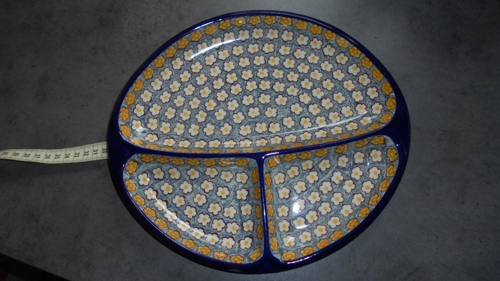 nieuw, pool keramiek BUNZLAU 3 vak schaal/bord 28,5x25cm, Huis en Inrichting, Keuken | Servies, Ophalen, Keramiek, Nieuw, Bord(en)