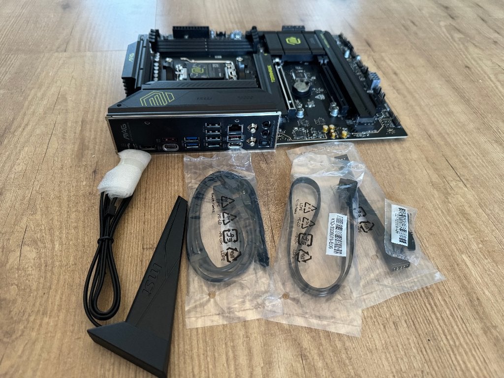 MAG B850 TomaHawk WiFi, Computers en Software, Ophalen of Verzenden, Zo goed als nieuw, ATX, DDR5