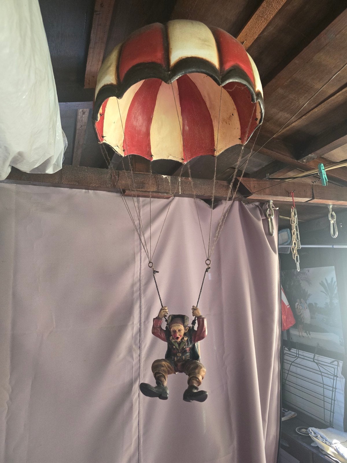 Vrolijke clown aan parachute – leuke decoratie, Ophalen