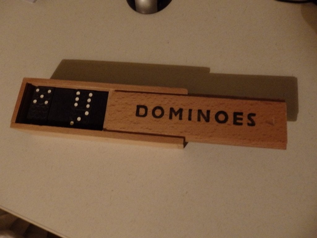 Domino in hout doosje, Ophalen of Verzenden, Zo goed als nieuw, Overige typen