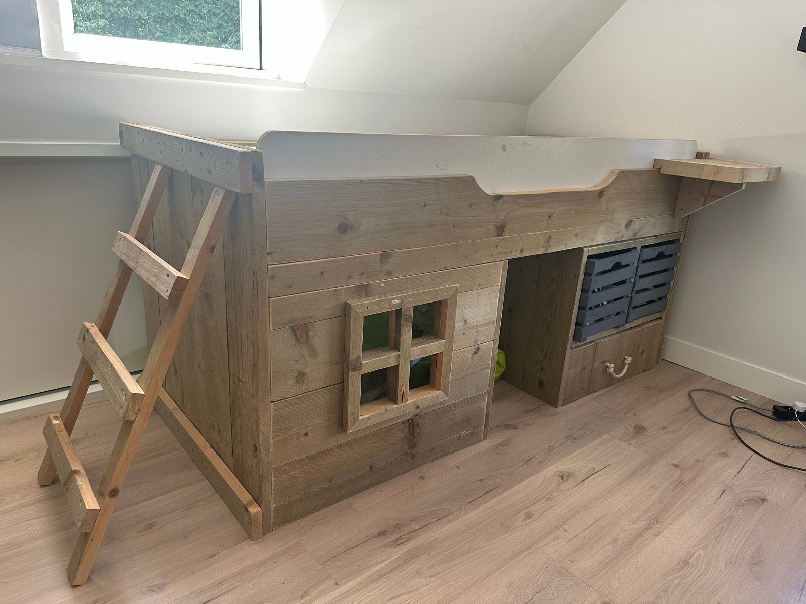 Hoogslaper met speelruimte - 100x100x215cm, Huis en Inrichting, Slaapkamer | Stapelbedden en Hoogslapers, Ophalen, Hoogslaper