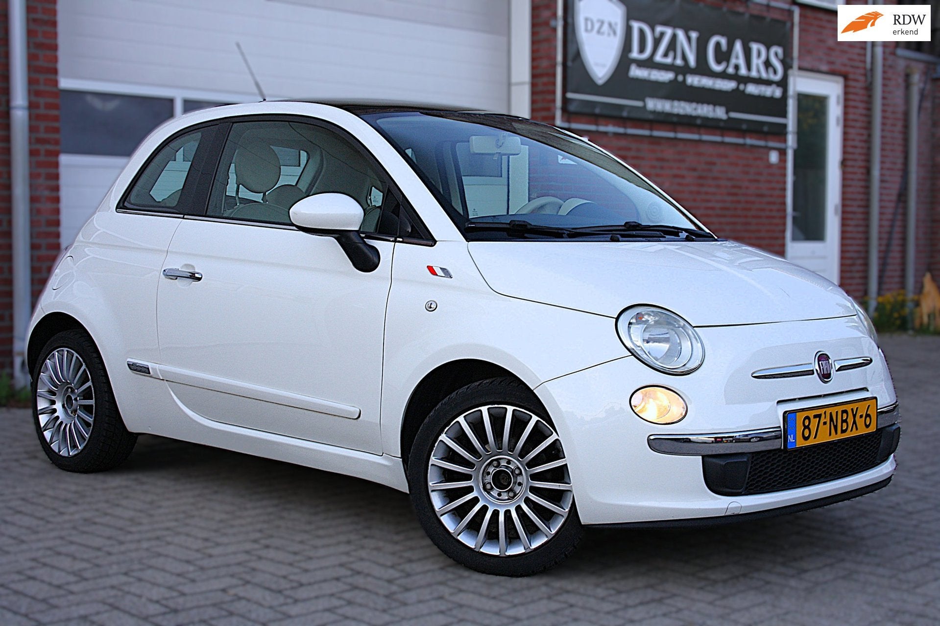 Fiat 500 1.2 Lounge Automaat |Airco|Pano|16” LMvelgen|Nw g, Euro 5, Gebruikt, 4 cilinders, Wit