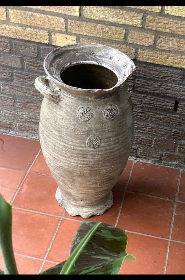 Authentieke oude stenen olijfkruik/Amfora met medaillons, Tuin en Terras, Steen, Gebruikt, Rond, Binnen