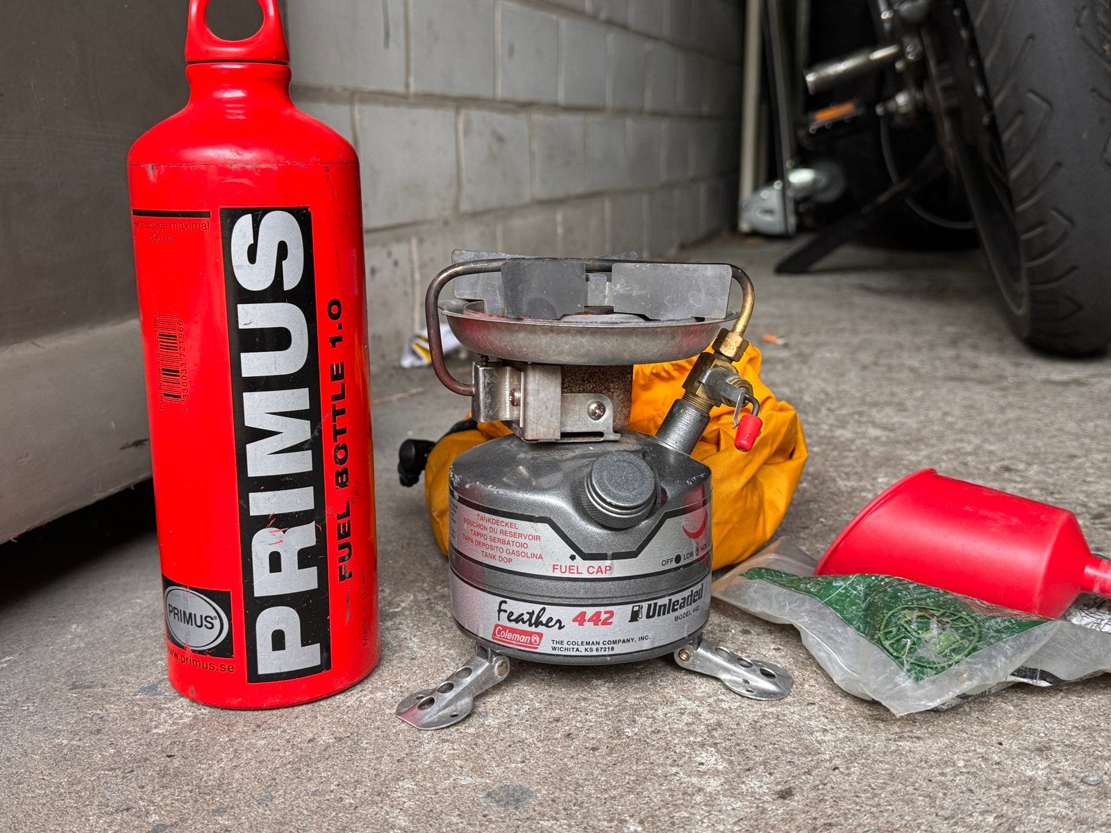 Coleman Feather 442 Benzinebrander met Primus fles, Ophalen of Verzenden, Gebruikt