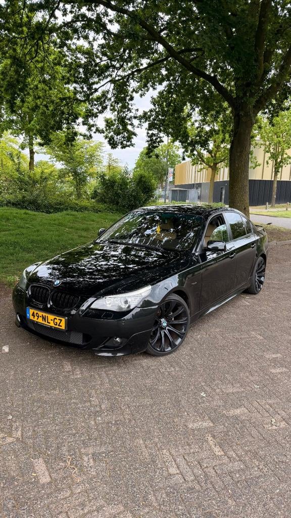 BMW 5-Serie 2.5 I Mpaket Carplay Aut, Automaat, Achterwielaandrijving, 2000 kg, Zwart