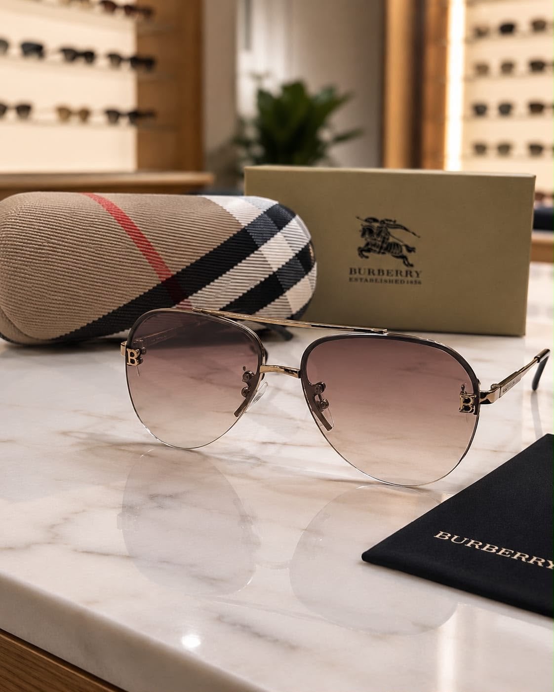 Burberry Zonnebril met Gradient Glazen en Hoesje, Sieraden, Tassen en Uiterlijk, Zonnebrillen en Brillen | Dames, Overige merken