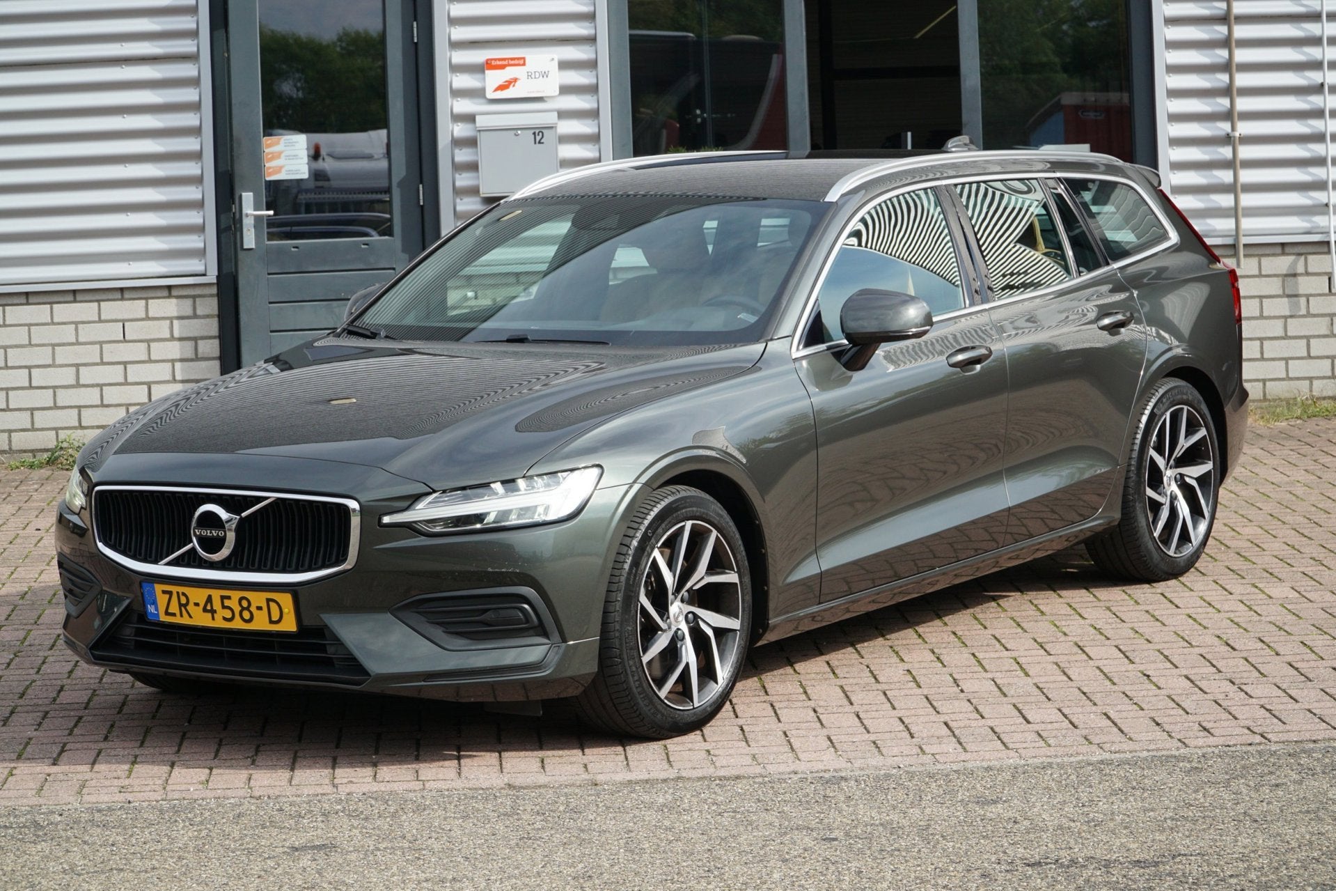 Volvo V60 2.0 T5 250 PK BEAUTY, Dealer onderhouden, 15 km/l, Euro 6, 4 cilinders