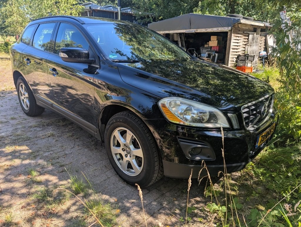 Volvo XC60 2.4 D Kinetic | nw APK | Climat Control, trekhaak, Auto's, Voorwielaandrijving, Navigatiesysteem, Zwart, 1618 kg