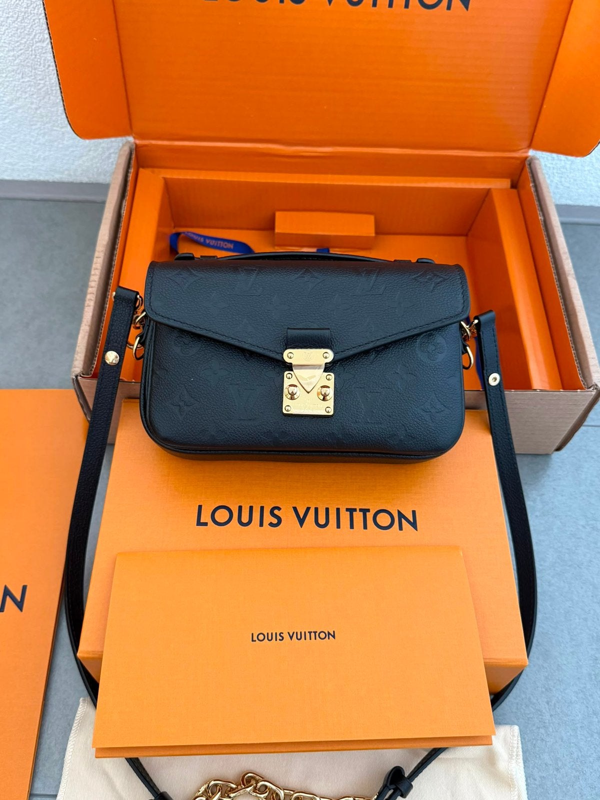 Louis Vuitton Pochette Metis, Ophalen, Zo goed als nieuw, Zwart