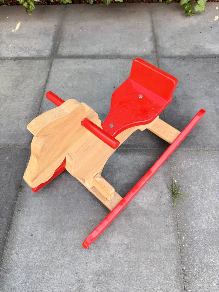 Houten hobbelpaard rood, Ophalen, Gebruikt, Rij- of Hobbelspeelgoed