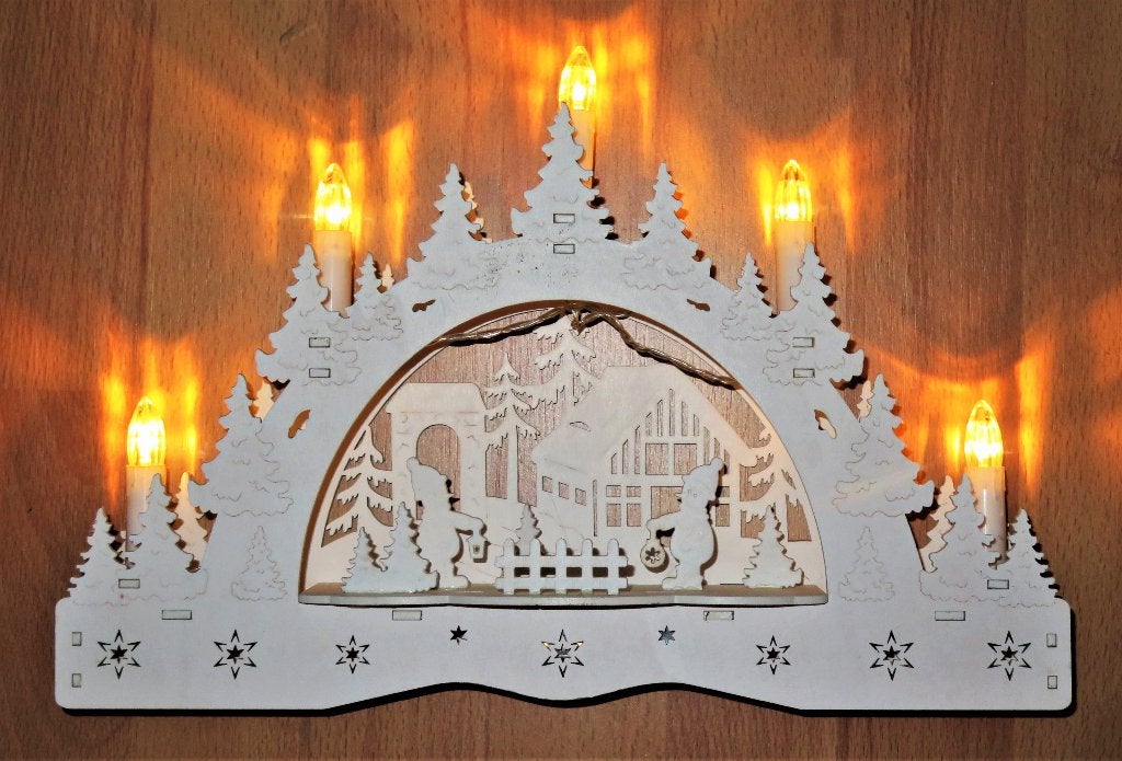 Lichtboog met 2 kabouters, huisje, poort en veel kerstbomen, Diversen, Ophalen of Verzenden