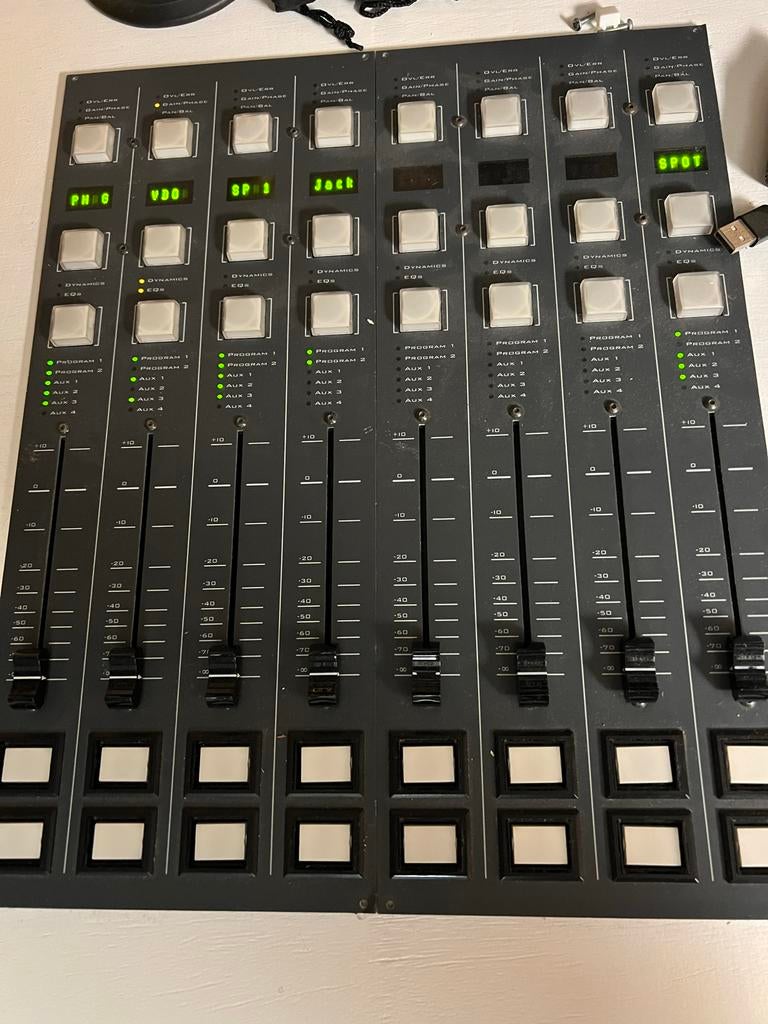 DHD 3200 Mengpaneel met 16 faders - Madi, AES3, Line in, Muziek en Instrumenten, Mengpanelen, Ophalen of Verzenden, Gebruikt, 10 tot 20 kanalen