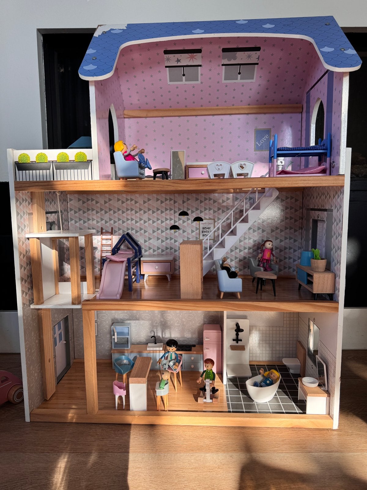 Houten poppenhuis, erg compleet en met vele extra’s., Ophalen of Verzenden, Gebruikt, Poppenhuis