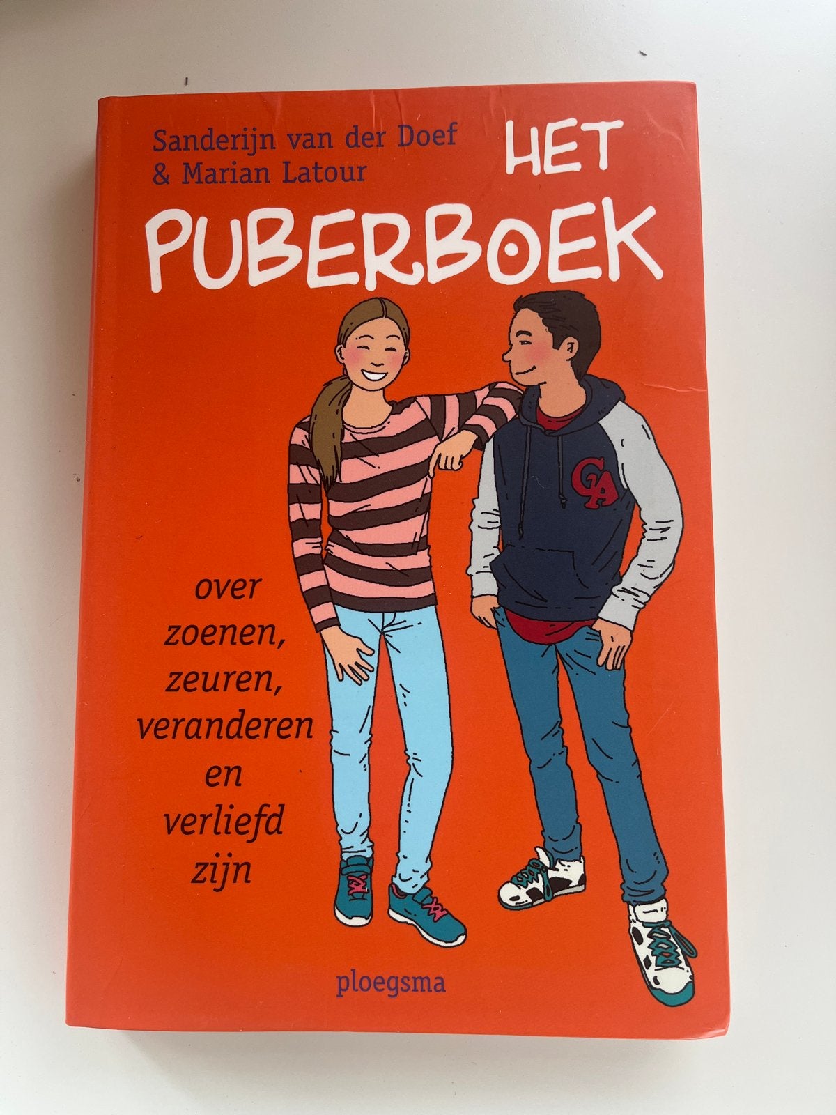 Het Puberboek: Over zoenen, zeuren, veranderen en verliefd z, Ophalen of Verzenden, Zo goed als nieuw, Non-fictie