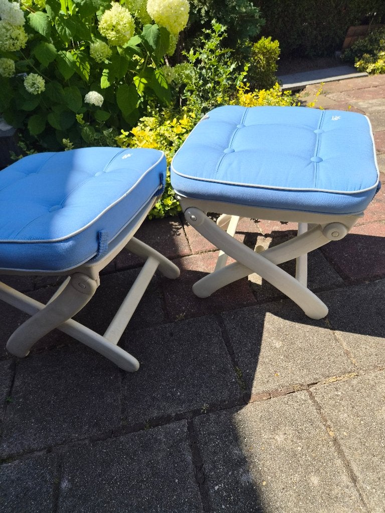 Te koop prachtige set v 2 voetenbankjes van KETTLER + kussen, Tuin en Terras, Ophalen, Zo goed als nieuw, Overige materialen, Bijzettafel