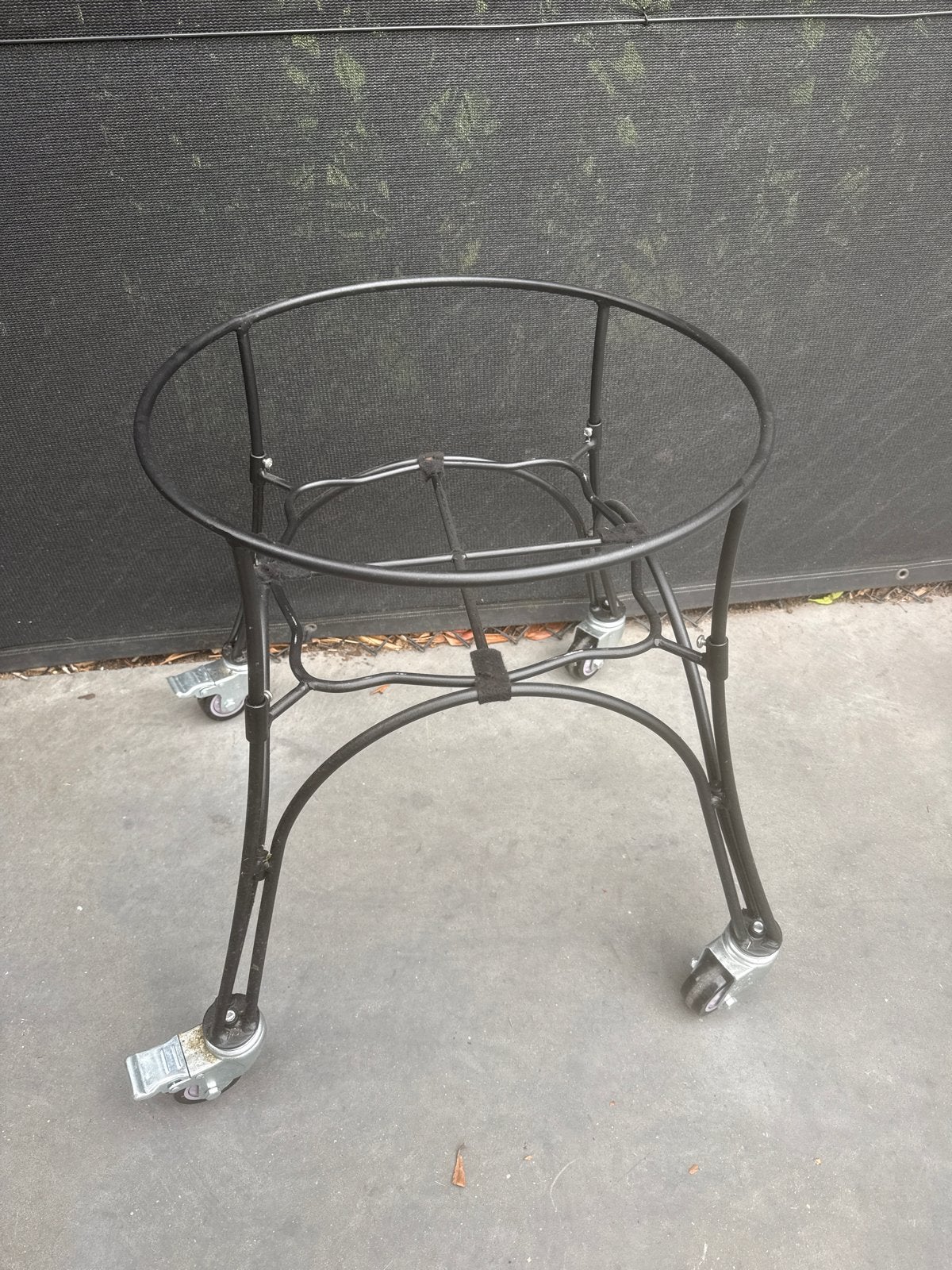 Zwarte metalen kamado joe classic houder  op wieltjes, Ophalen, Gebruikt, Rond, Metaal