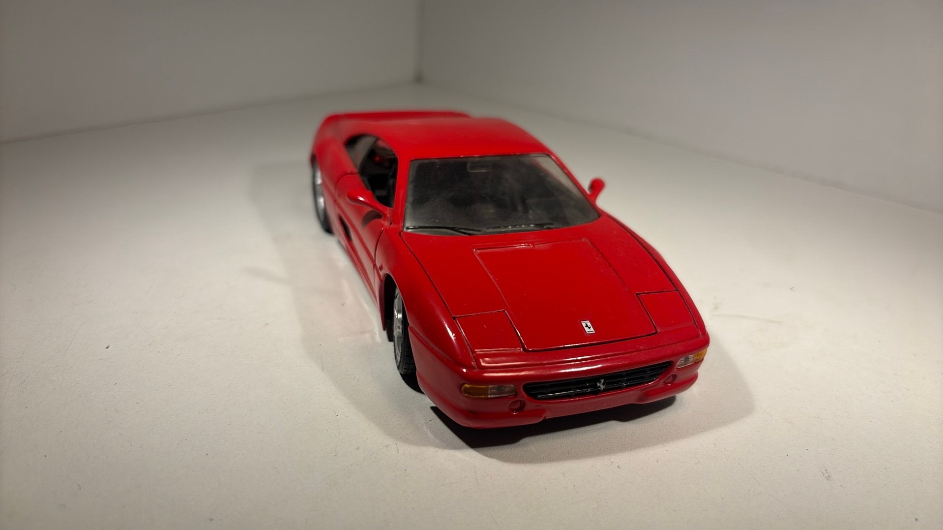 Ferrari f355 coupe maisto 1.24, Hobby en Vrije tijd, Modelauto's | 1:24, Maisto, Ophalen of Verzenden, A, A