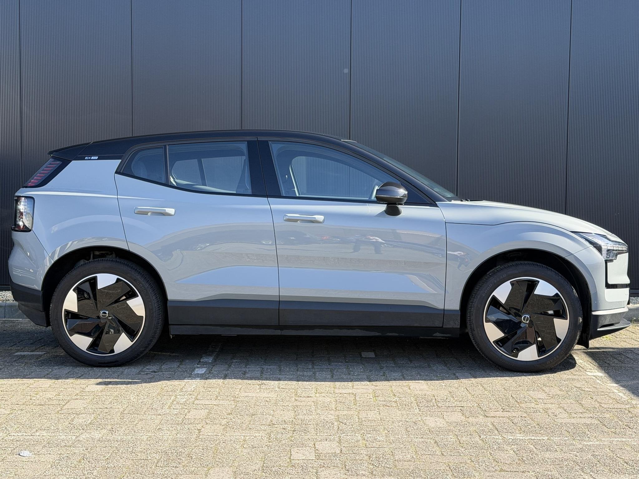 Volvo EX30 Single Motor Extended Range Core 69 kWh climate l, Auto's, Automaat, 476 km, Achterwielaandrijving, Gebruikt