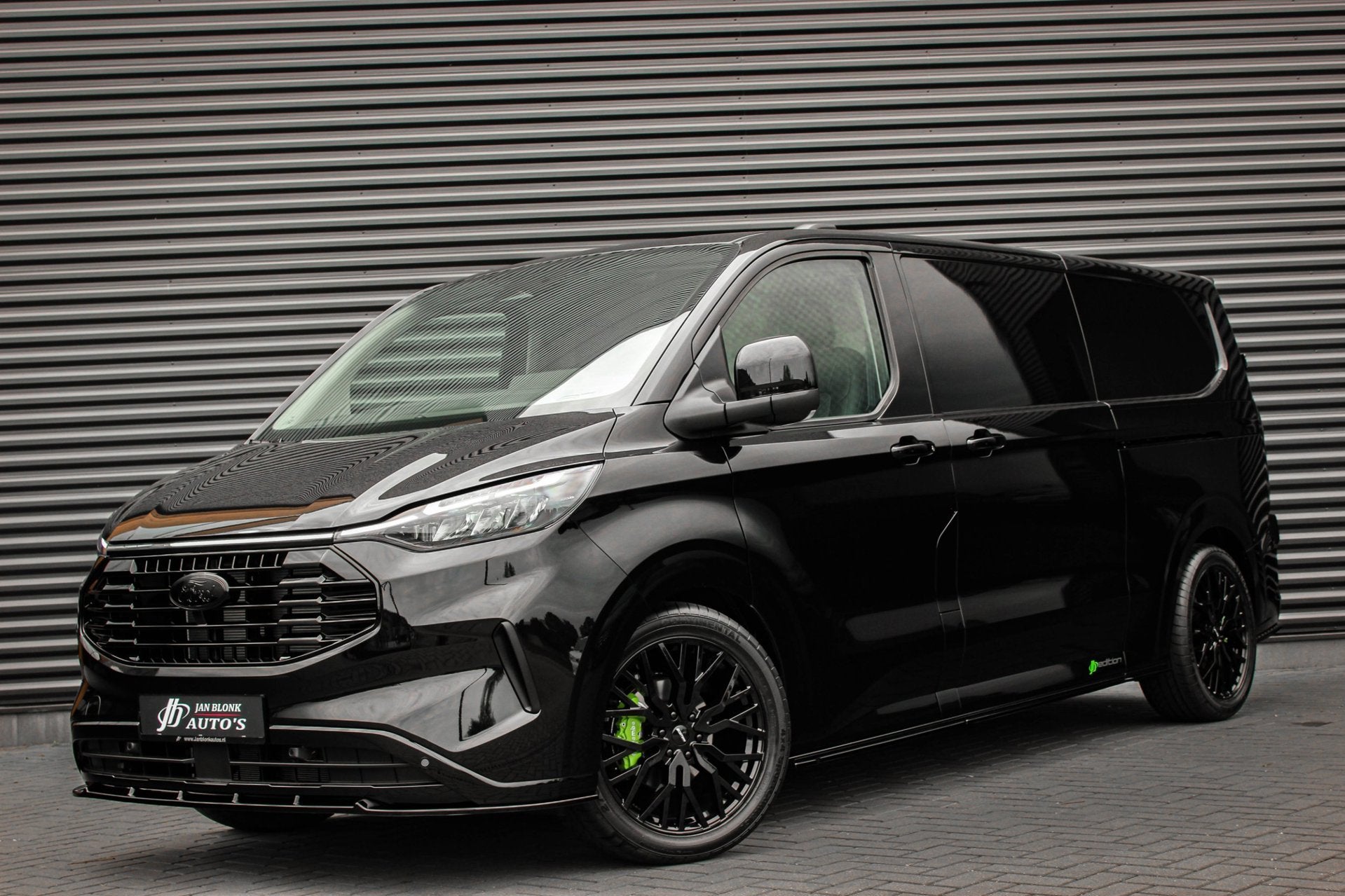 Ford Transit Custom 320 2.0 TDCI L2H1 Limited 170PK JB-EDITI, Zwart, 4 cilinders, Zwart, Bedrijf