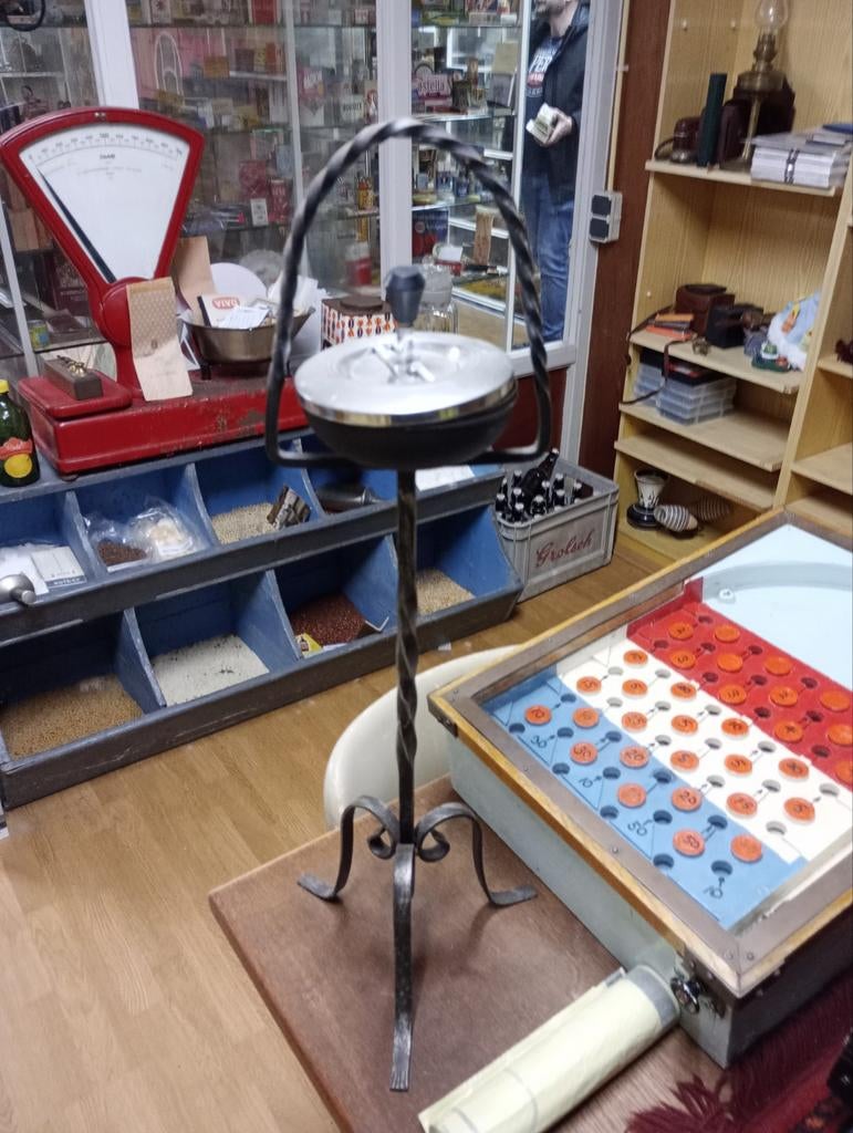 Oude sigaretten asbak met draai mechanische, Ophalen, Gebruikt, Asbak