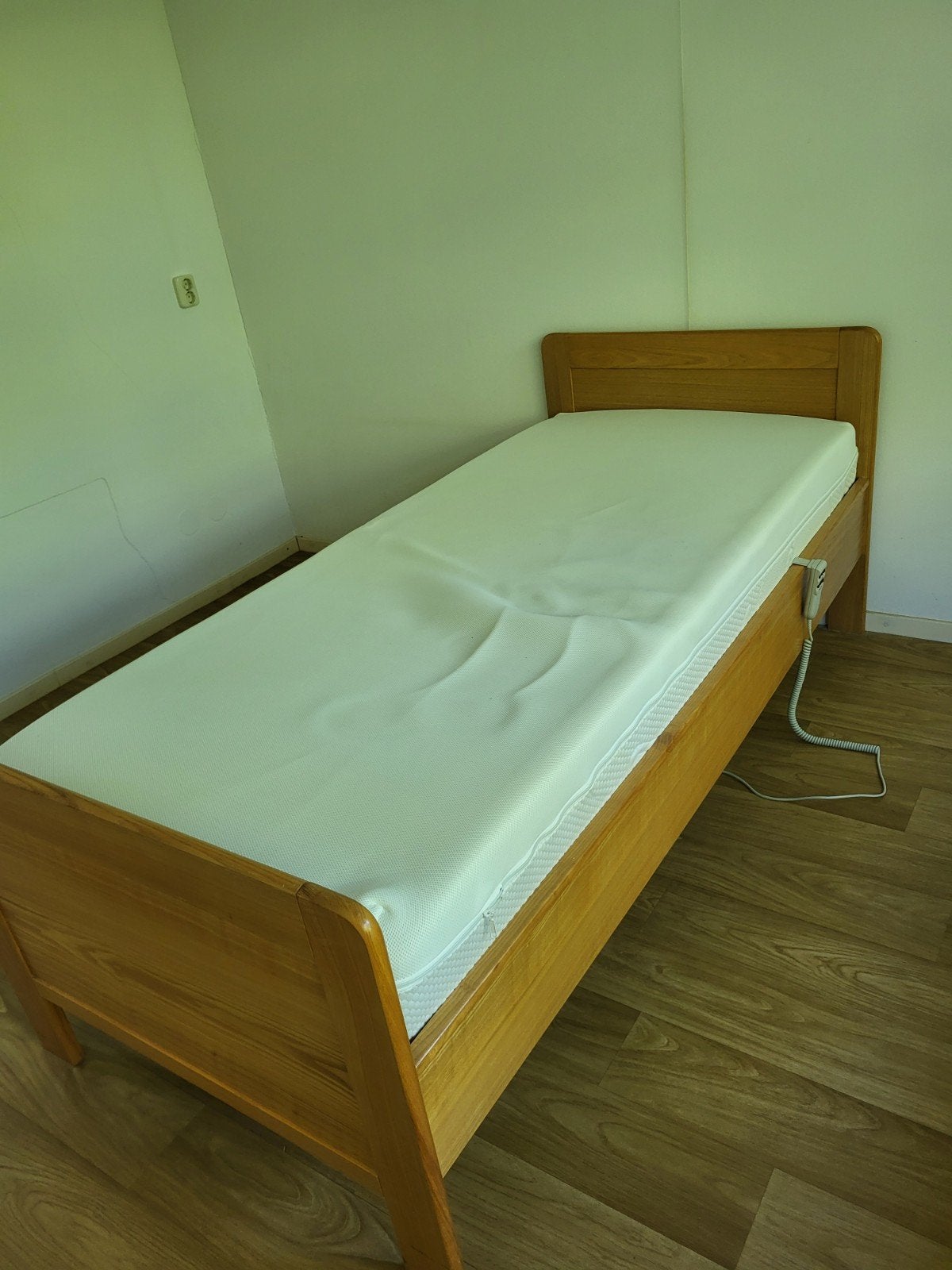 Senioren bed 90/200, Ophalen, 90 cm, Eenpersoons, Zo goed als nieuw