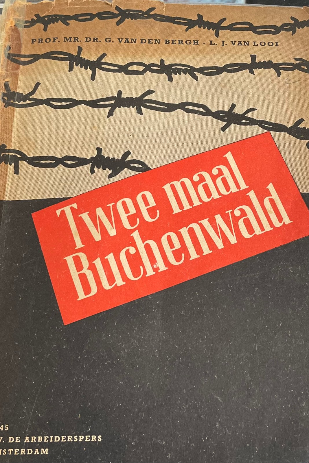 twee maal Buchenwald De  mens schrijft., Boeken, Ophalen of Verzenden, Tweede Wereldoorlog, Zo goed als nieuw