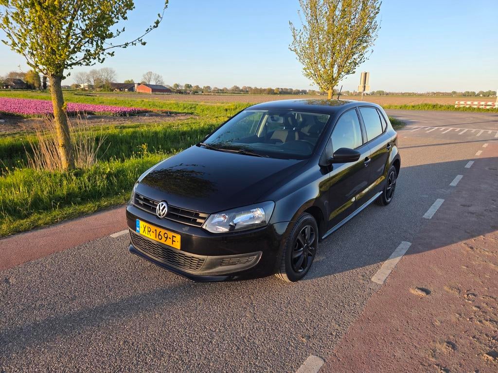 Volkswagen Polo 1.2 6R 5D AIRCO CAR PLAY NAV BT AUX EL.RAMEN, Auto's, Voorwielaandrijving, 40 €/maand, 1198 cc, Zwart