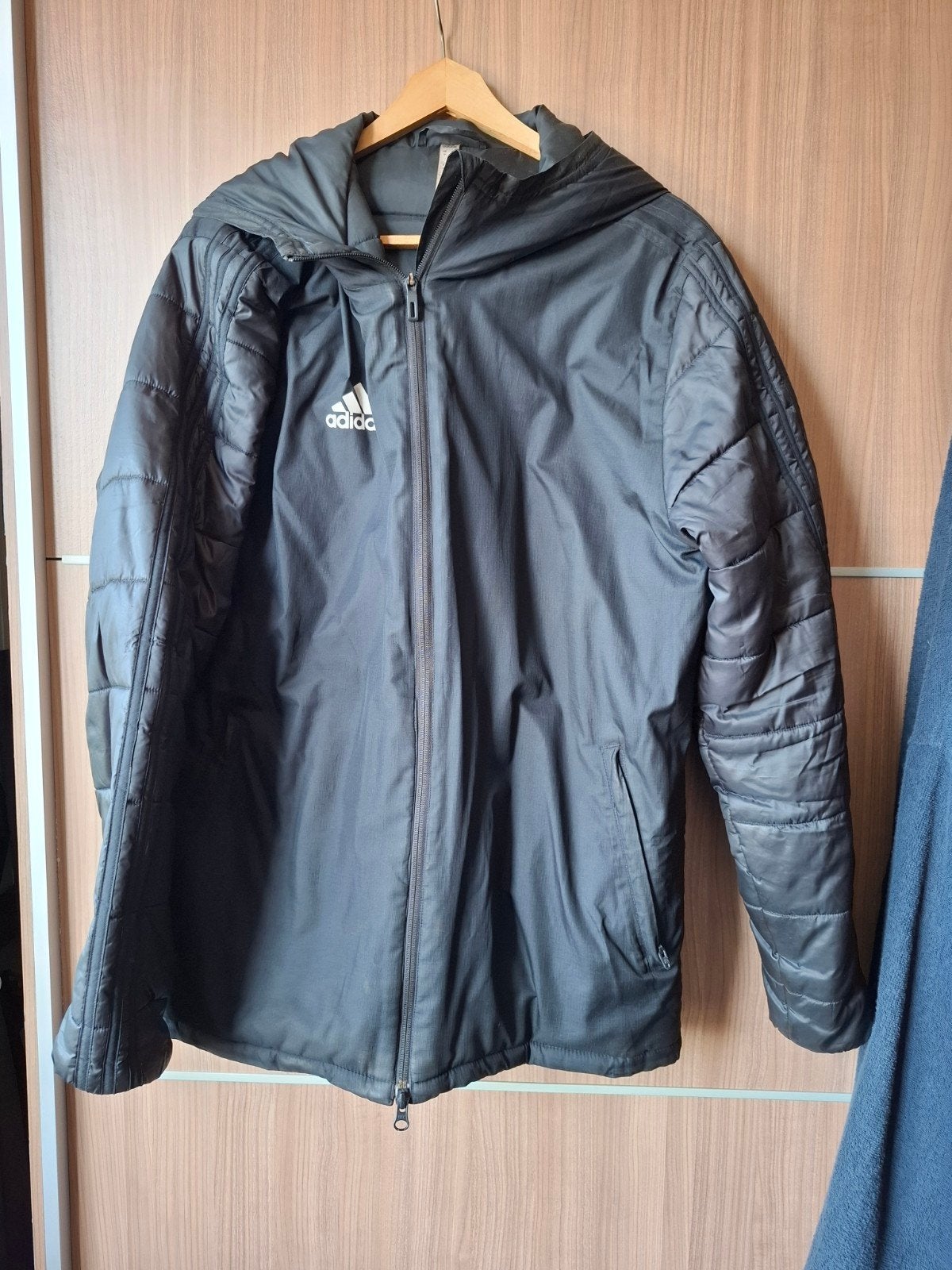 Adidas jongens jas - Maat M - Zwart, Kleding | Heren, Jassen | Zomer, Maat 48/50 (M), Zwart, Ophalen of Verzenden, Adidas