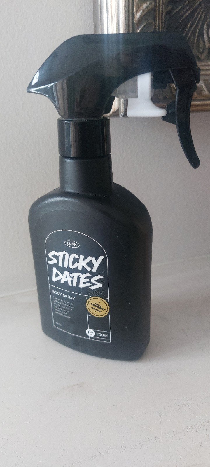 LUSH Sticky Dates Body Spray, Ophalen of Verzenden, Zo goed als nieuw, Deodorant of Bodyspray