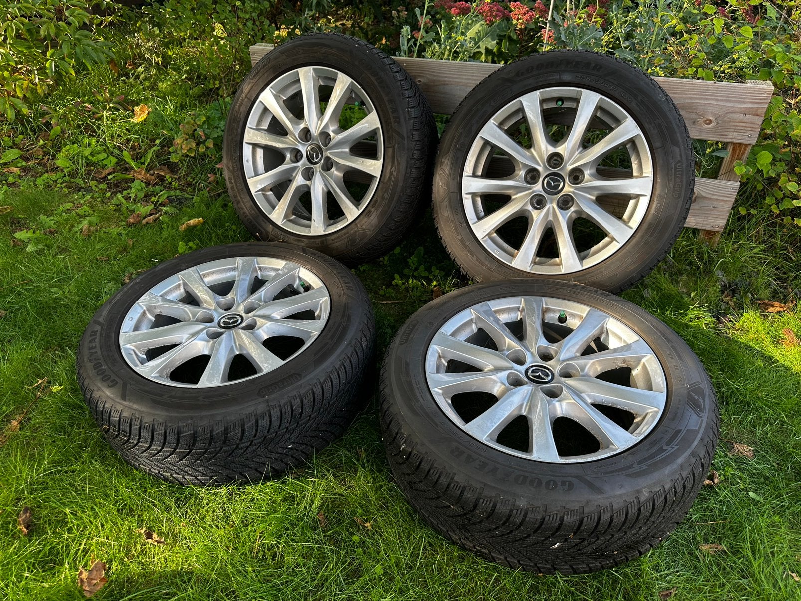 Winterbanden 17 inch met originele Mazda 6 velgen, Ophalen, Gebruikt, Banden en Velgen, 17 inch