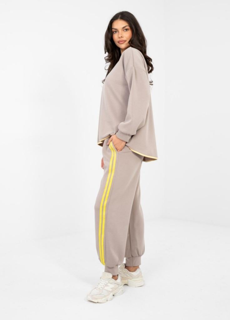 Nieuw joggingpak S/M met prijskaartjes beige, Ophalen of Verzenden, Nieuw, Maat 36 (S), Overige kleuren