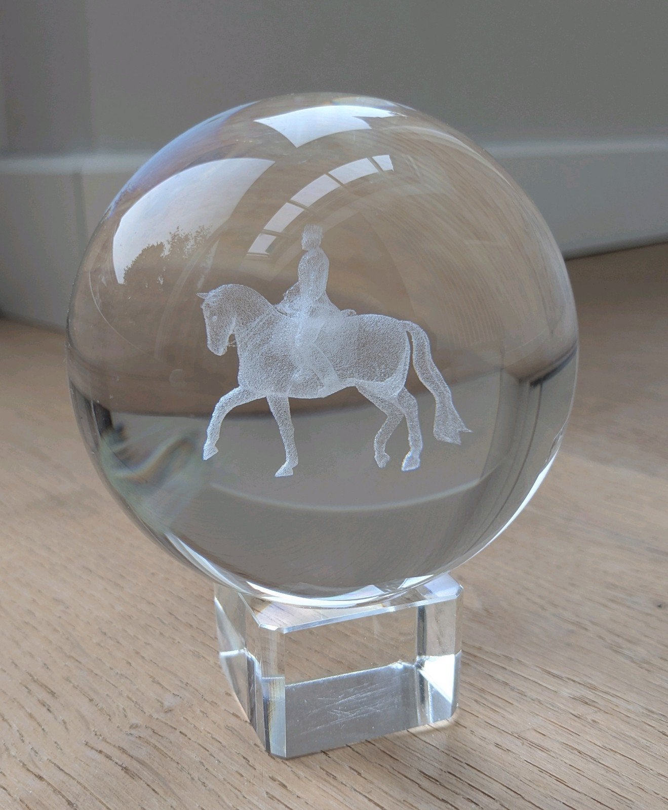 Kristallen glazen bol met paard met ruiter, Glas, Ophalen of Verzenden, Gebruikt, Inclusief decoratie